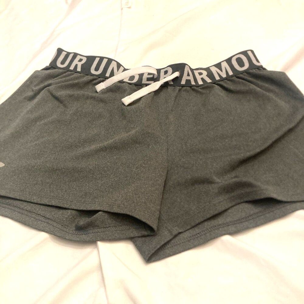 Under Armour Youth Size XL HeatGear Gray Athletic Shorts Logo Waistband